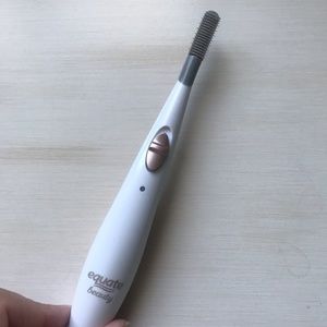 Heated eyelash curler